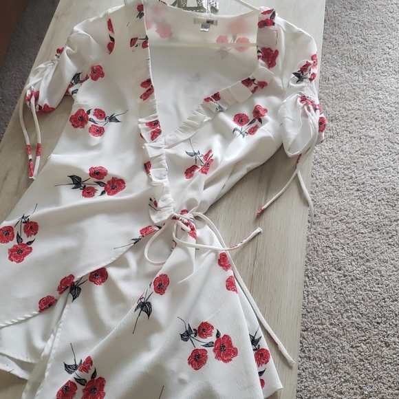 Lulus Dresses & Skirts - Lulus Amuse Society floral Wrap dress